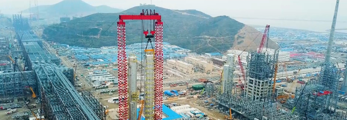 浙江石化，首台3000吨级反应器吊装获得圆满成功